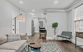 Fashionable 2Br In Downtown Location W Work Area
